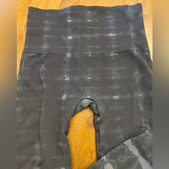 Spanx Look At Me Now leggings camo navy - Picture 5 of 6